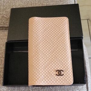 CHANEL Brown Leather Zip Wallet with Beige Logo Lining